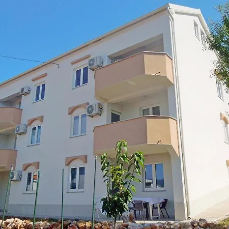 Darije Apartment *